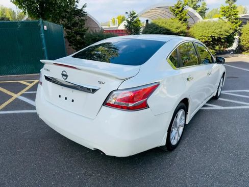 Used 2015 Nissan Altima 2.5 SV w/ Convenience Package FWD image 5