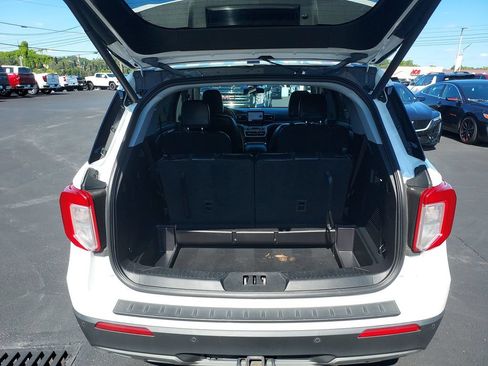 Used 2021 Ford Explorer XLT w/ Equipment Group 202A AWD/4WD image 9