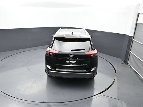 Used 2025 Nissan Rogue SL AWD/4WD image 37