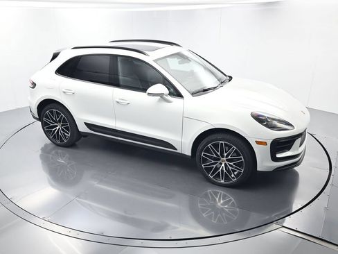 Certified 2026 Porsche Macan AWD/4WD image 41