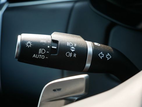 Used 2023 Land Rover Range Rover SE image 25