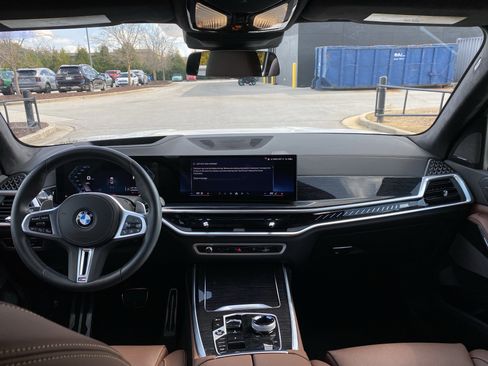 Used 2024 BMW X7 M60i w/ Executive Package image 45