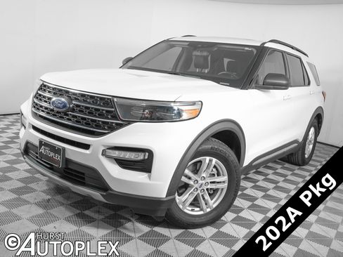 Used 2022 Ford Explorer XLT w/ Equipment Group 202A image 1