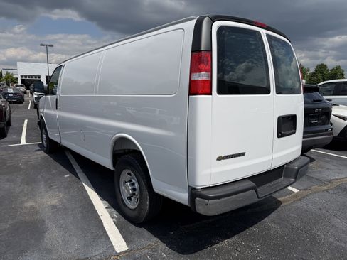 New 2026 Chevrolet Express 3500 Extended RWD image 5