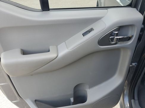 Used 2019 Nissan Frontier Desert Runner image 17