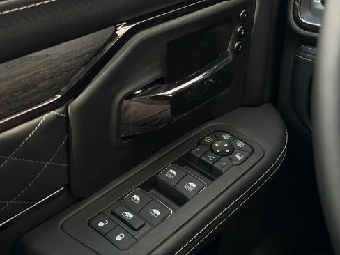 Used 2025 RAM 3500 Limited AWD/4WD image 10