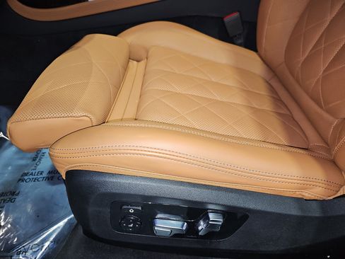 Used 2023 BMW X7 xDrive40i w/ Executive Package image 31