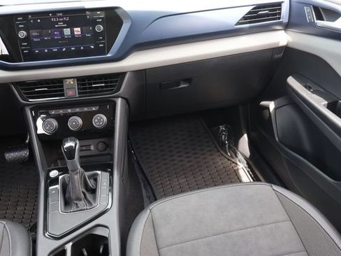 Certified 2023 Volkswagen Taos SE FWD image 18