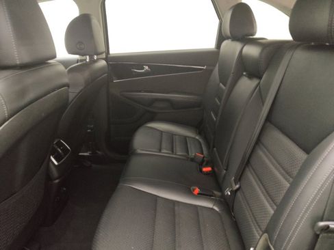 Used 2019 Kia Sorento EX image 18