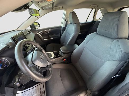 Used 2021 Toyota RAV4 LE AWD/4WD image 13
