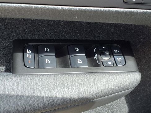 Used 2021 Volvo XC40 T5 R-Design AWD/4WD image 16