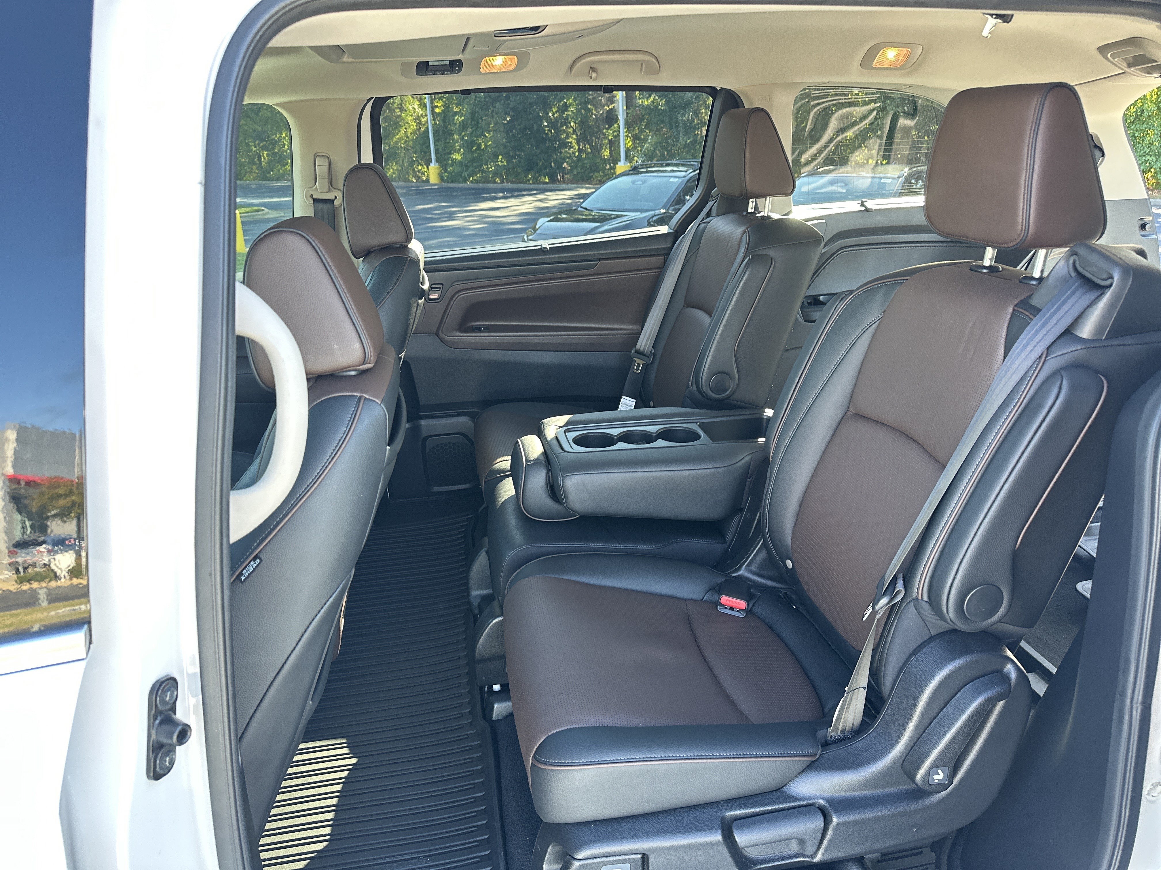 Used 2025 Honda Odyssey Elite image 32