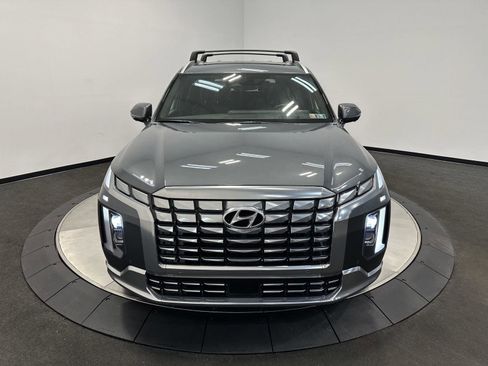 Used 2023 Hyundai Palisade Calligraphy image 2