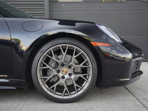 Used 2021 Porsche 911 Carrera RWD image 33
