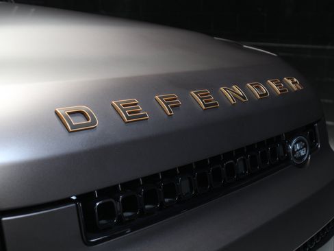 Used 2025 Land Rover Defender 110 AWD/4WD image 10