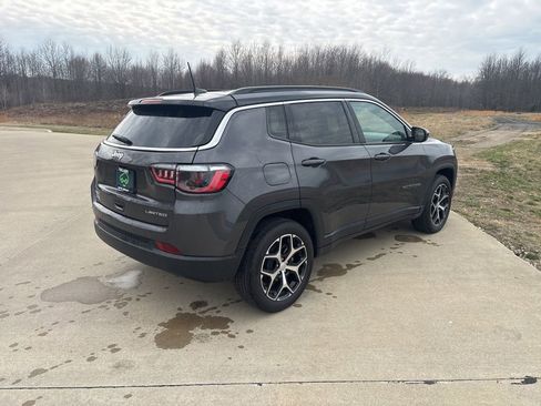 Used 2024 Jeep Compass Limited AWD/4WD image 9