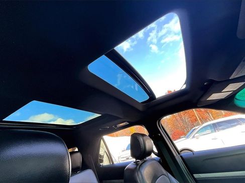 Used 2017 Ford Explorer XLT w/ XLT Technology Feature Bundle image 28