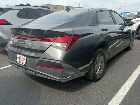 Used 2024 Hyundai Elantra SE FWD image 3