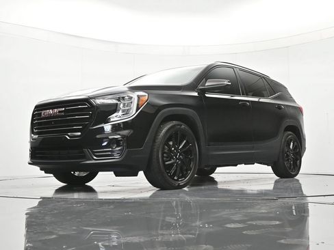 Used 2023 GMC Terrain SLT w/ Tech Package FWD image 37