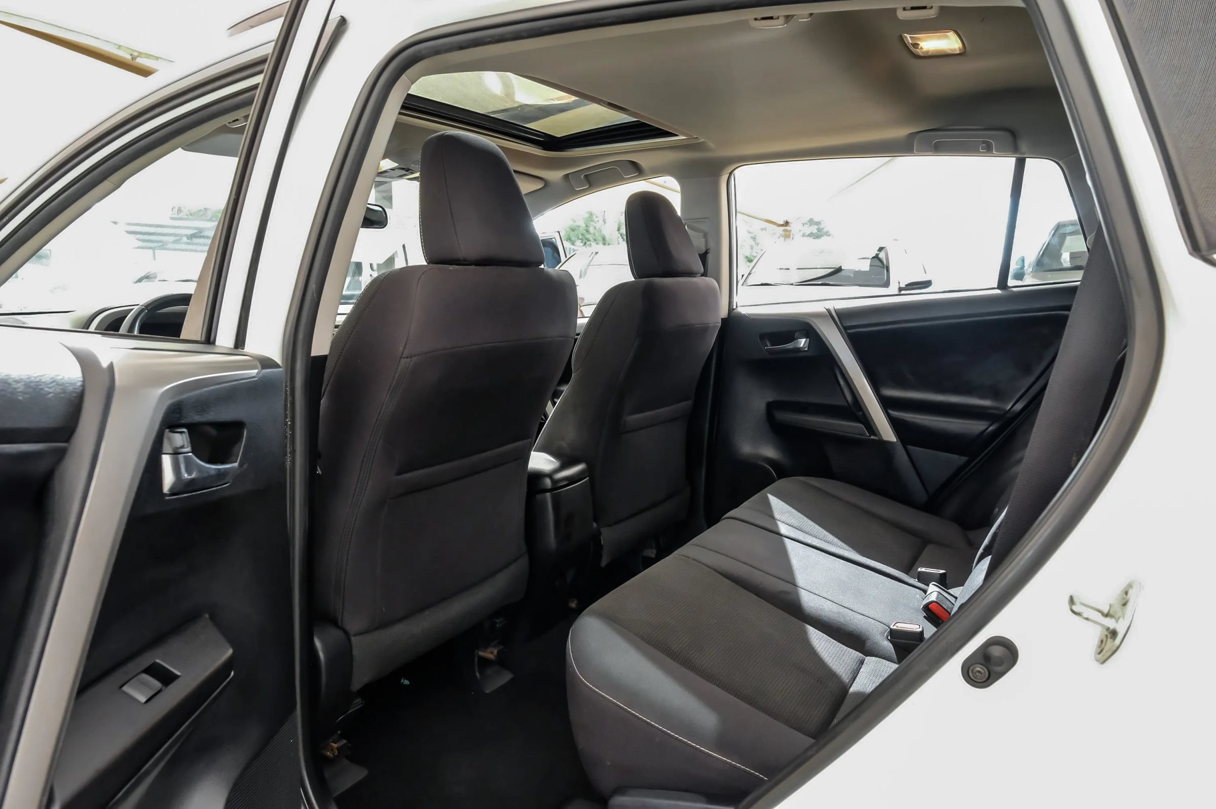 Used 2018 Toyota RAV4 XLE w/ Plus Extra Value Package FWD image 37