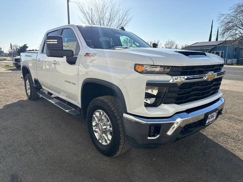 Used 2024 Chevrolet Silverado 2500 LT image 7