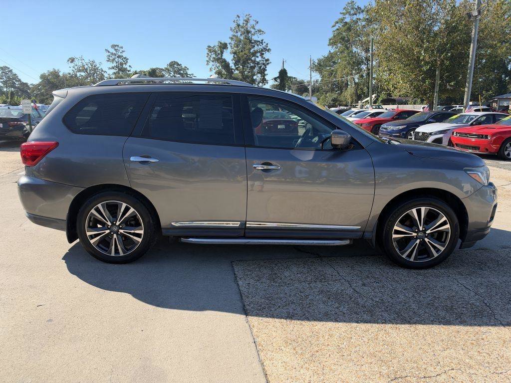 Used 2020 Nissan Pathfinder Platinum FWD image 4