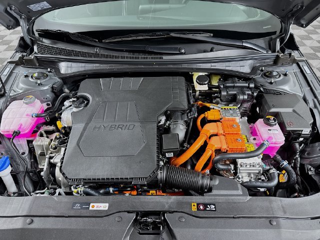 New 2025 Hyundai Elantra SEL FWD image 43
