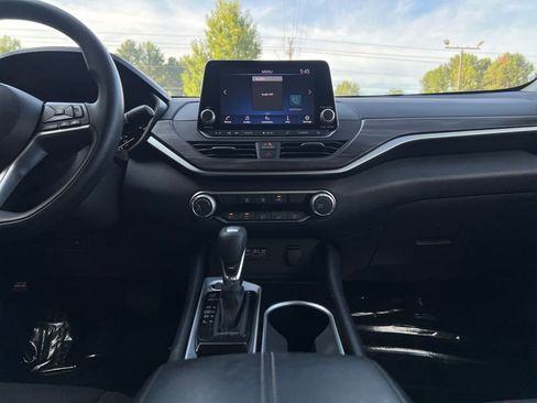 Used 2024 Nissan Altima 2.5 SV image 25