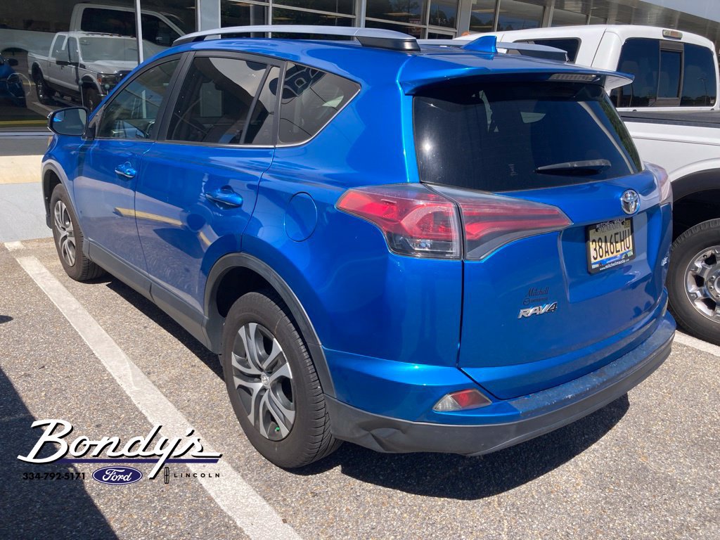 Used 2018 Toyota RAV4 LE FWD image 3