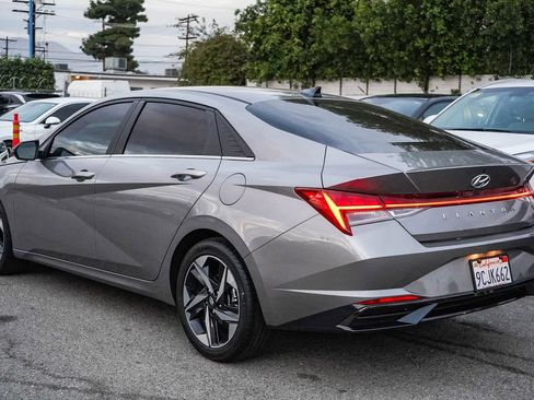 Certified 2022 Hyundai Elantra SEL w/ Convenience + Premium Package image 6