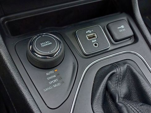 Used 2021 Jeep Cherokee Latitude Lux image 26