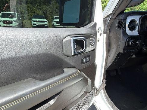 Used 2025 Jeep Wrangler Unlimited Sahara w/ Safety Group AWD/4WD image 15