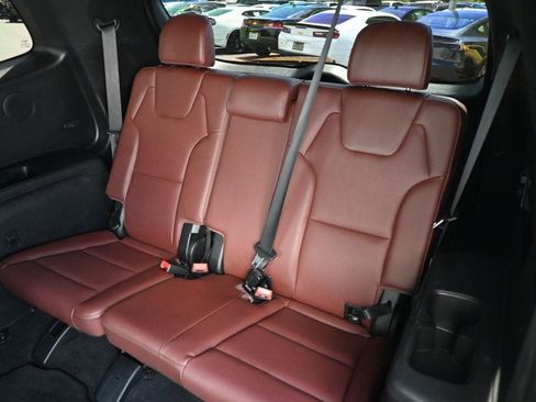 Used 2024 Kia Telluride SX w/ Towing Package FWD image 15