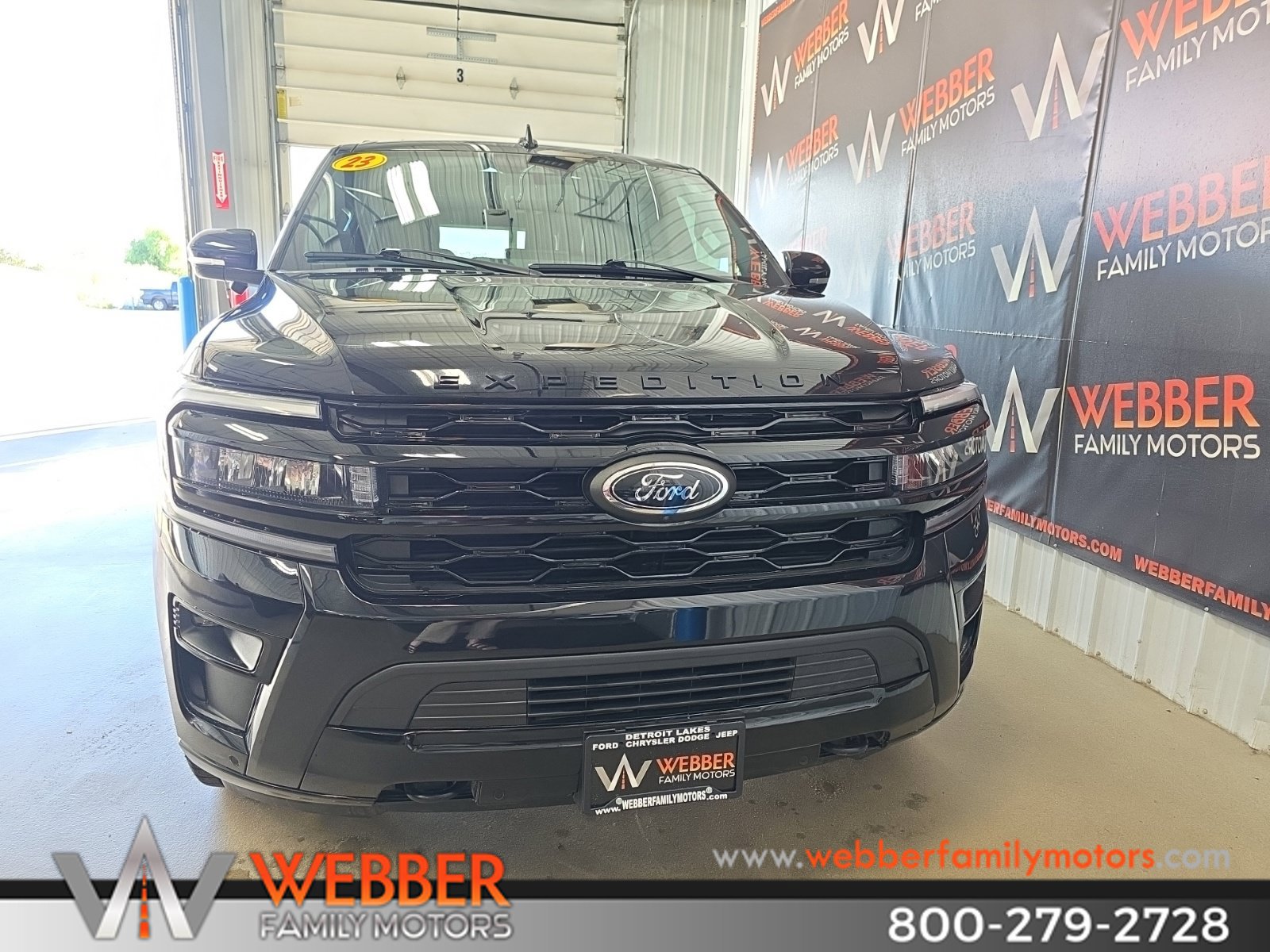 Used 2023 Ford Expedition Max Limited AWD/4WD image 2