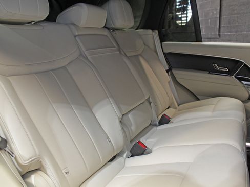 Used 2023 Land Rover Range Rover SE image 47