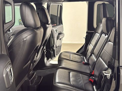 Used 2018 Jeep Wrangler Unlimited Sahara image 15