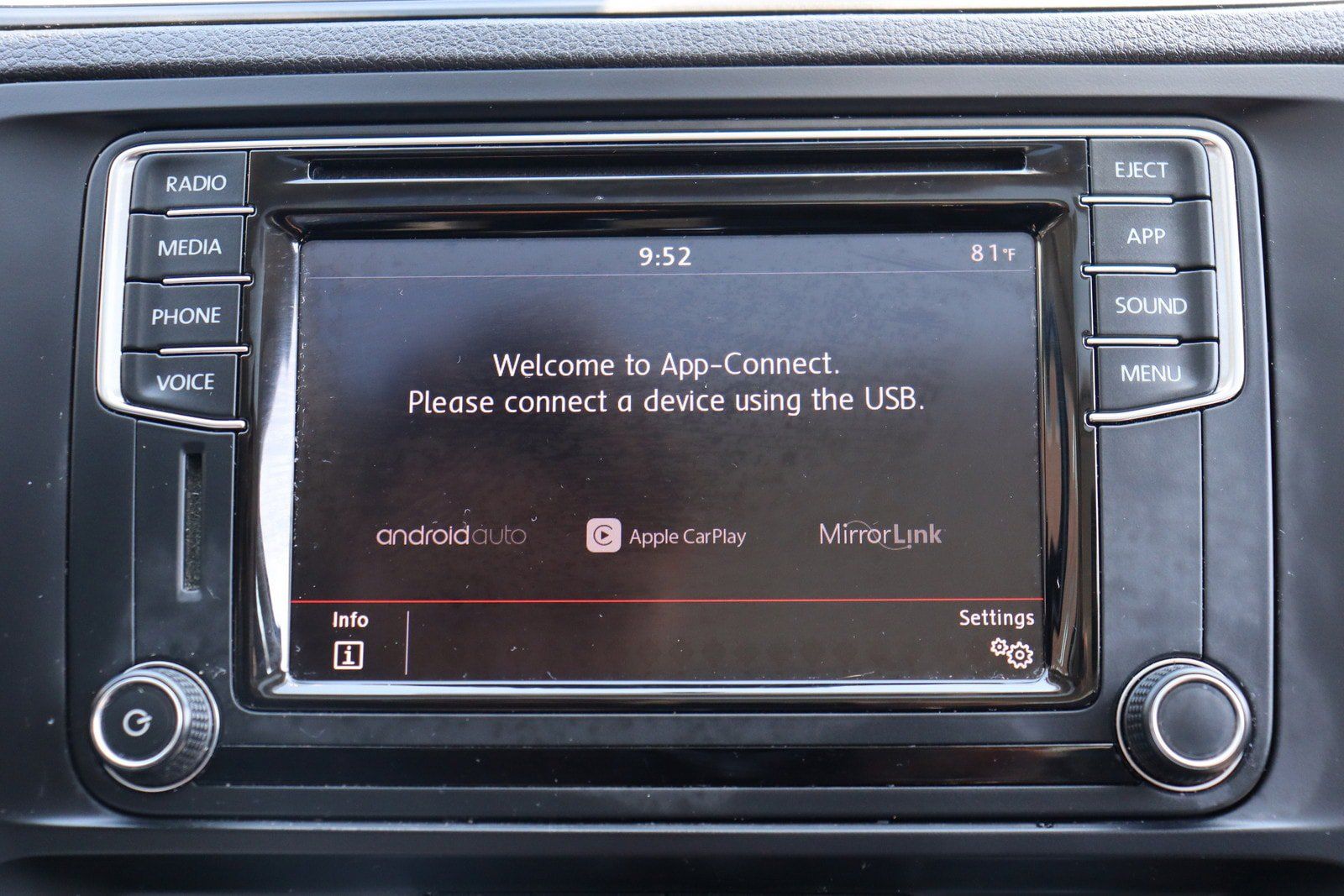 Used 2018 Volkswagen Jetta SE FWD image 27