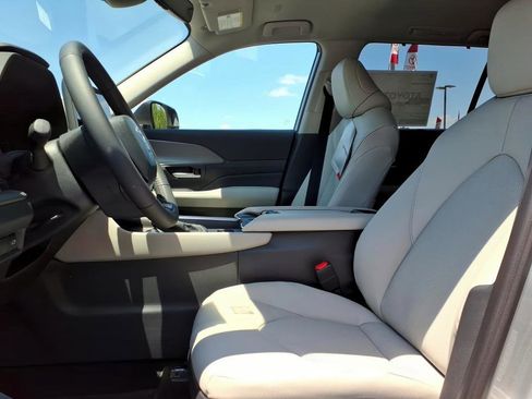 New 2026 Toyota Grand Highlander FWD image 11