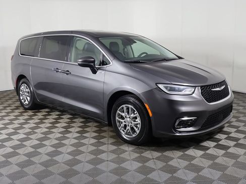 Used 2023 Chrysler Pacifica Touring-L FWD image 47