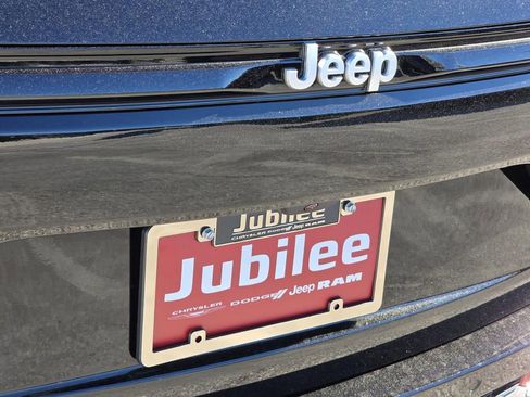 New 2025 Jeep Grand Cherokee Laredo X w/ Luxury Tech Group I image 29