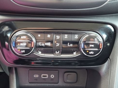 Certified 2023 Buick Encore GX Select FWD image 13