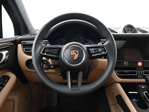 Certified 2026 Porsche Macan image 13