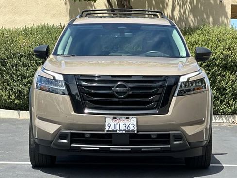 Used 2023 Nissan Pathfinder Platinum FWD image 8