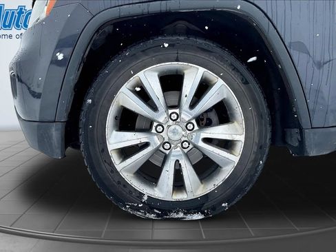 Used 2013 Jeep Grand Cherokee Laredo AWD/4WD image 36