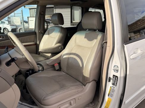 Used 2005 Toyota Sienna XLE image 13