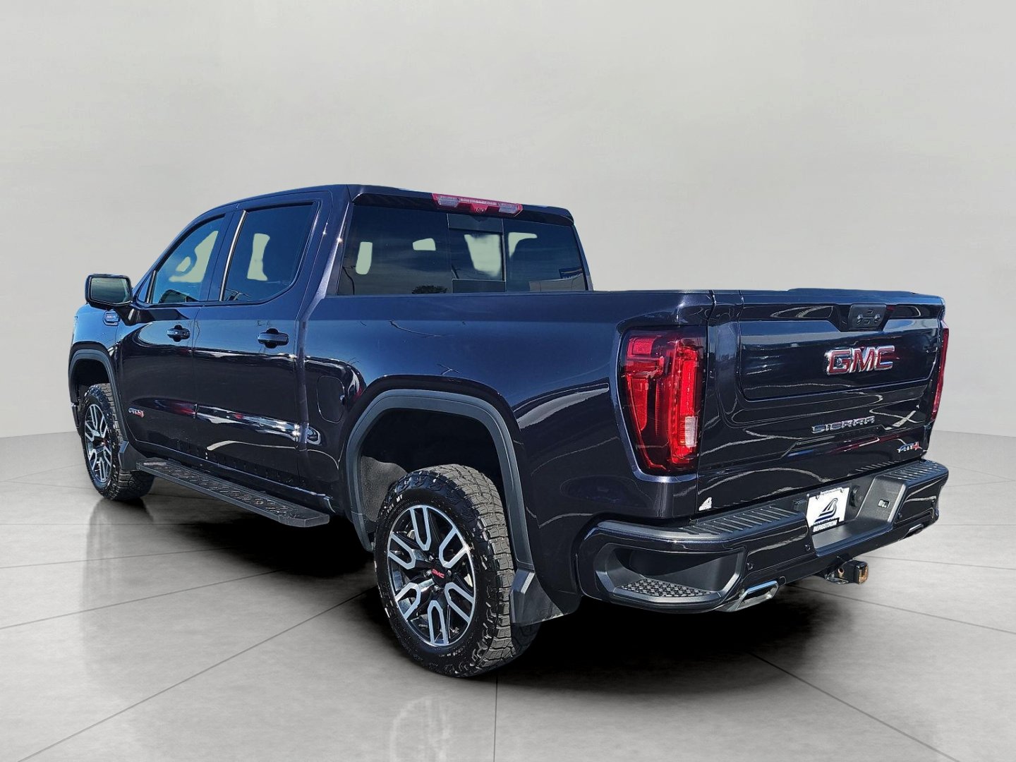 Used 2023 GMC Sierra 1500 AT4 w/ Technology Package AWD/4WD image 6