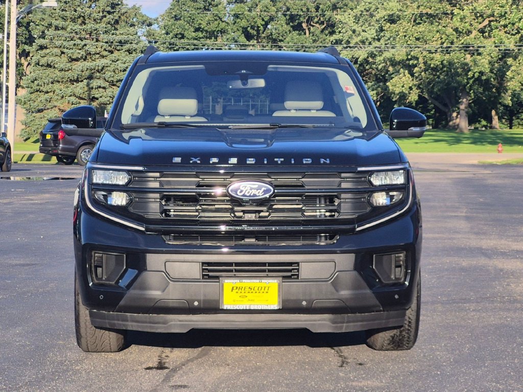 Used 2025 Ford Expedition Active AWD/4WD image 2