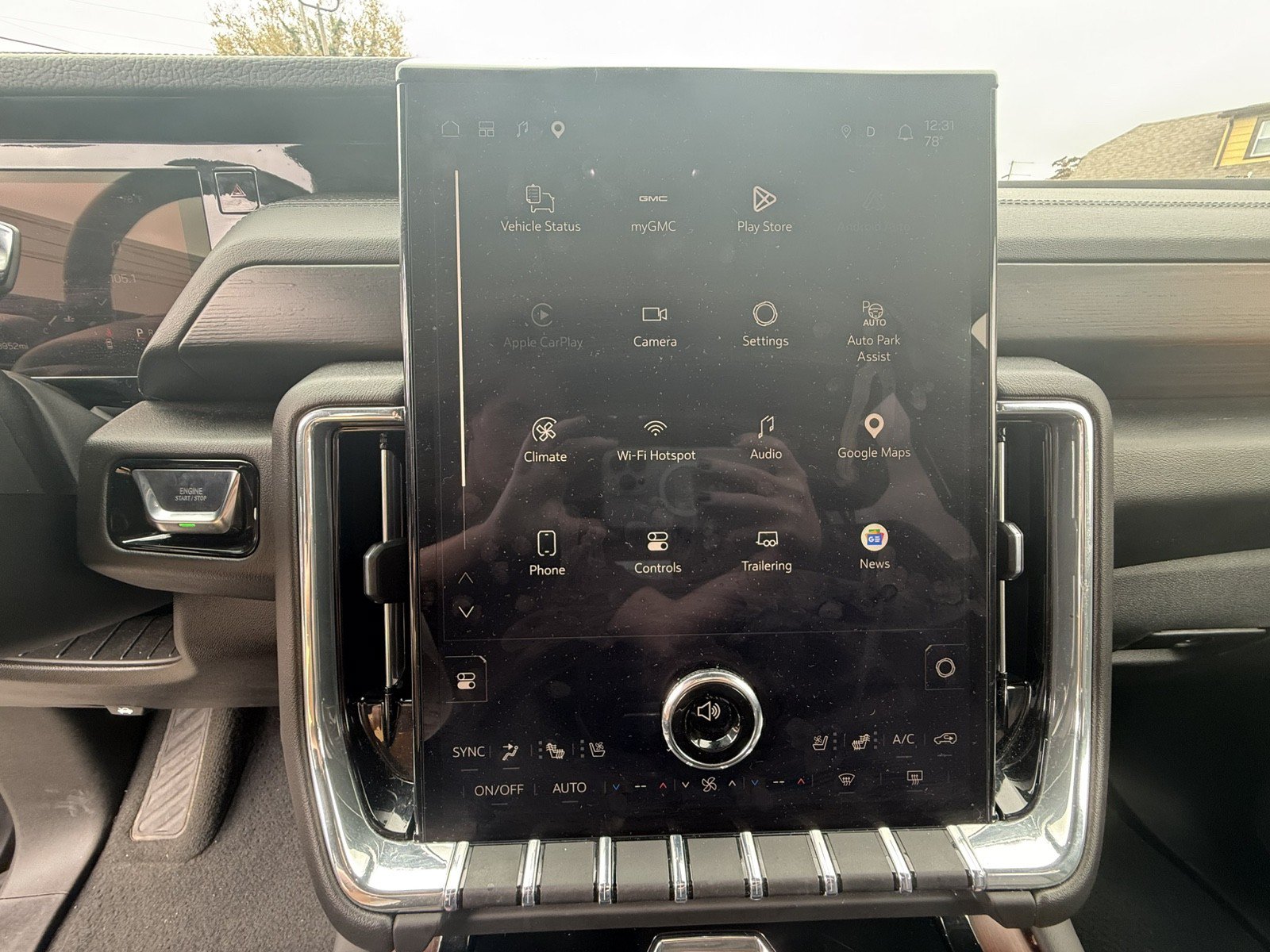 Used 2025 GMC Yukon XL Denali AWD/4WD image 12
