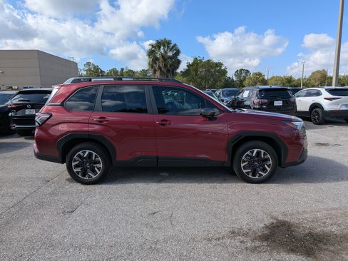 Certified 2025 Subaru Forester Premium w/ Convenience Package #1 AWD/4WD image 3