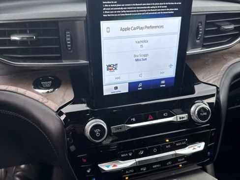 Used 2022 Ford Explorer Platinum w/ Equipment Group 601A AWD/4WD image 9